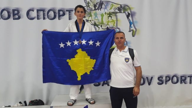 Taekwondistët kosovarë shkëlqejnë në Kampionat Ballkanik, kjo është lista e fituesve