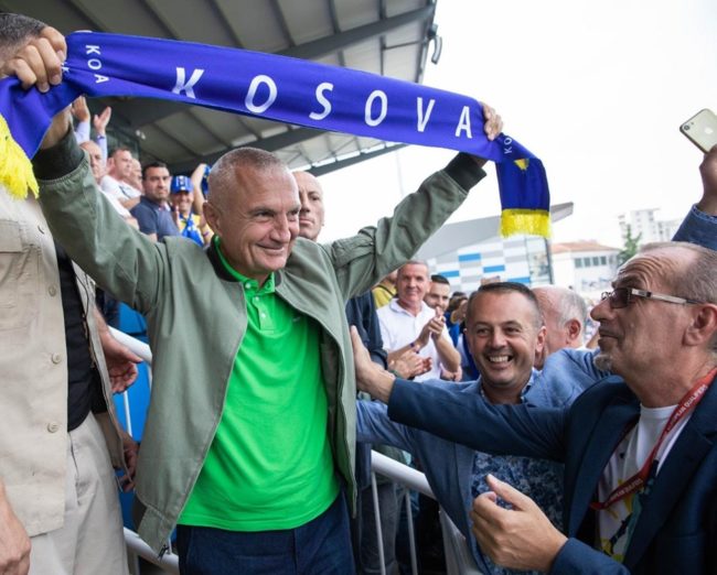 Presidenti Meta në “Fadil Vokrri”, “Emocione të jashtëzakonshme për dardanët”