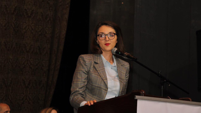 Arbëreshë Kryeziu – Hyseni: Rrëzuat qeveri në kohë pandemie, bëtë koalicion me Listën Serbe, mos na shitni moral!