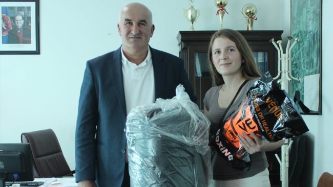 Kryetari Haliti ndanë donacion boksierës vitiase, Djellza Ahmeti
