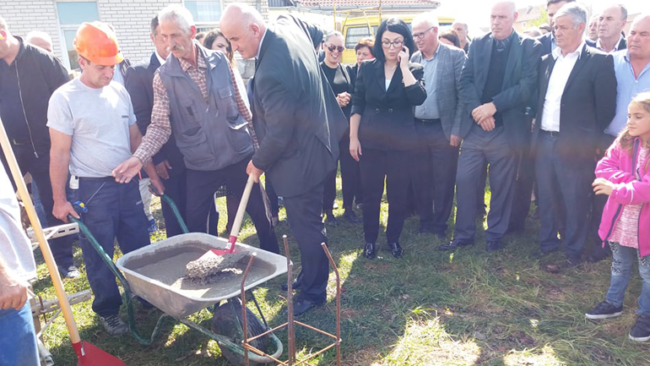 Në Drobesh u vu gurthemeli i shkollës së re