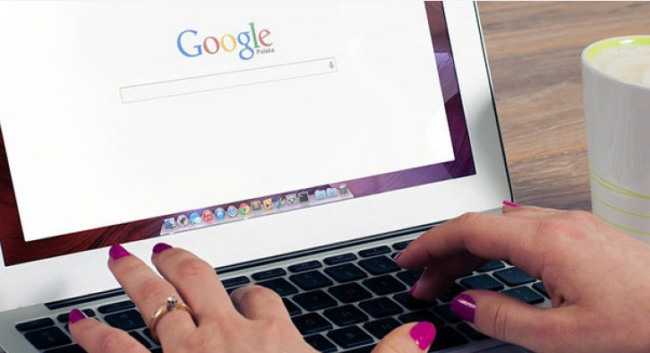 Mos lexoni shumë për sëmundjet në internet, dëmtoni shëndetin