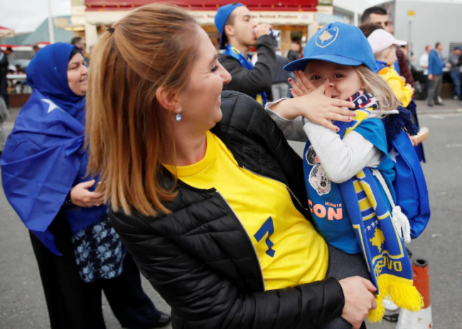 Kosova me ndeshje dinjitoze, pamje unike të “Dardanëve” në rrugët e Londrës