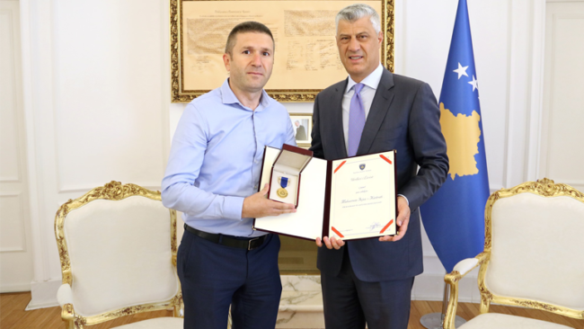 Muharrem Fejza dekorohet me Urdhrin e Lirisë
