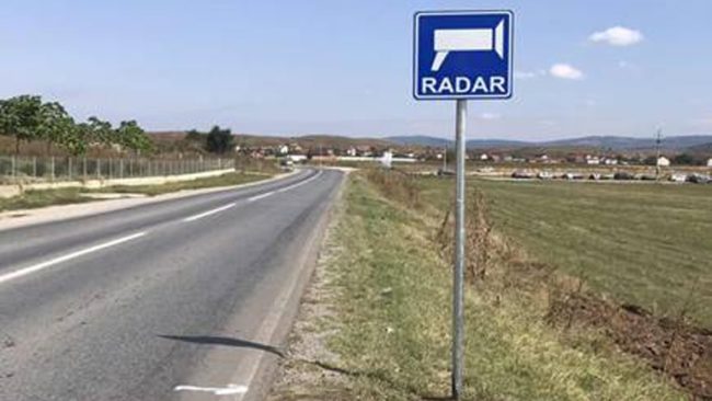 Policia e Kosovës realizon pilot projektin për vendosjen e shenjave të trafikut në komunikacion