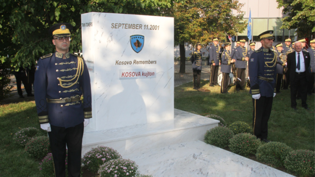 Zbulohet pllaka memoriale në nderim të viktimave të sulmit të 11 shtatorit 2001