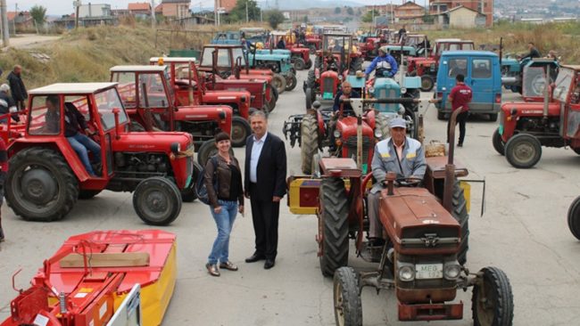 Gjilani shpërndan mekanizim bujqësor për 60 farmerë