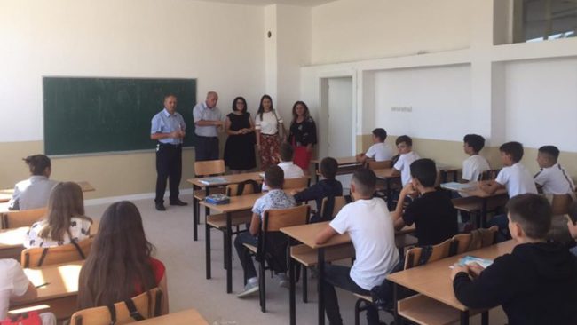 Në të gjitha shkollat e komunës së Vitisë filloi viti i ri shkollor
