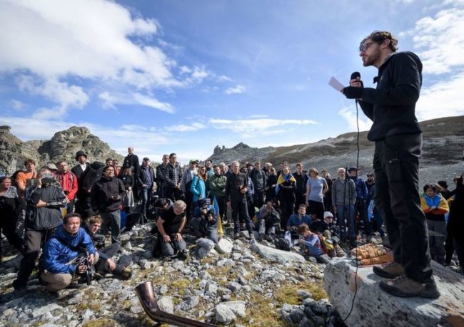 Zhduket një akullnajë në Zvicër, qytetarët mbajnë funeral simbolik
