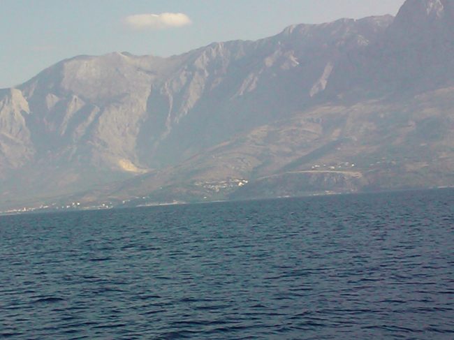 Deti Adriatik goditet nga moti i lig, rrufe të përsëritshme