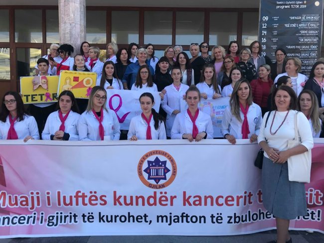 Marsh sensibilizues në shënim të muajit të ndërgjegjësimit të kancerit të gjirit