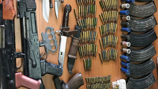 Gjakovë:  Policia e Kosovës konfiskon armë dhe municion
