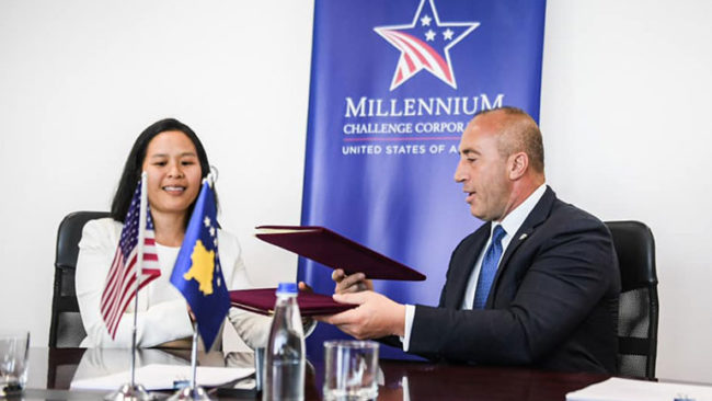 Kryeministri në detyrë dhe Drejtoresha e MCC-së nënshkruajnë amandamentimin e Marrëveshjes CDF