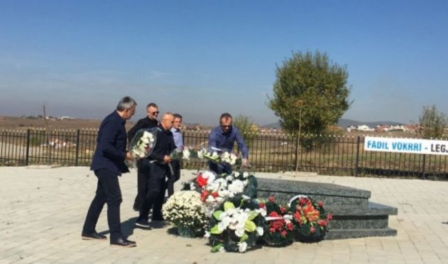 Delegacioni i Federatës së Malit të Zi homazhe te varri i Fadil Vokrrit