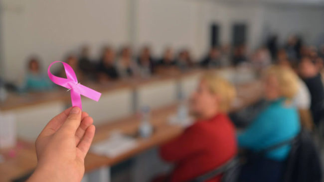 Ligjëratë në muajin e ndërgjegjësimit në luftën kundër kancerit të gjirit