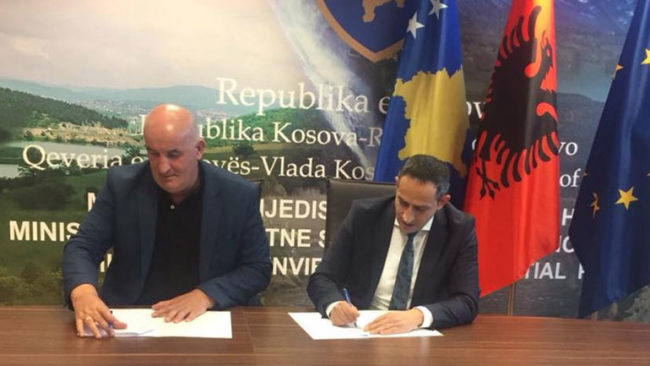 Kryetari Haliti dhe Ministri Matoshi nënshkruan memorandumin për grantin e performancës- Mjedisi i Pastër