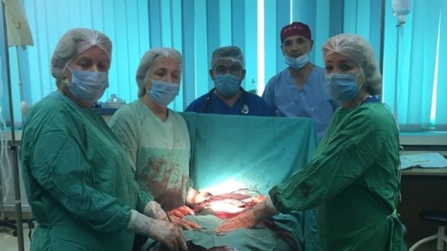 Mjekja e Gjilanit Burbuqe Mustafa arriti t`i sfidojë rregullat shkencore për të shpëtuar beben dhe ringjallur nënën e saj