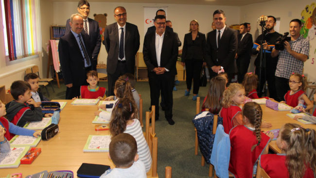 Haziri e ambasadori i Turqisë inaugurojnë projektin e renovimit të klasave parashkollore në “Musa Zajmi”