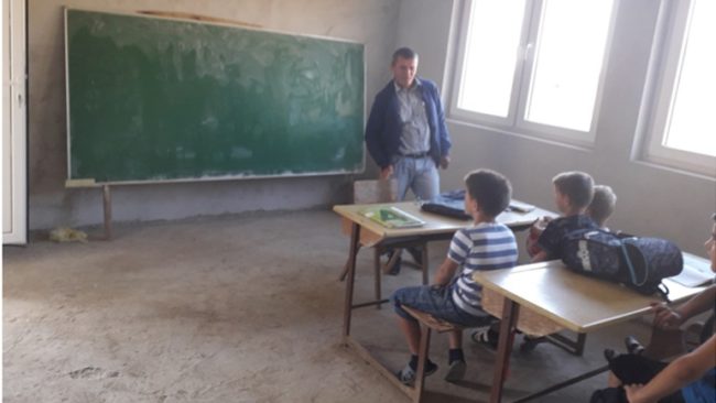 Fëmijët e lagjes së Tahirajve të fshatit Suharrën, këtë vit shkollor (2019-2020) mësimin e kanë filluar në objektin e ri shkollor