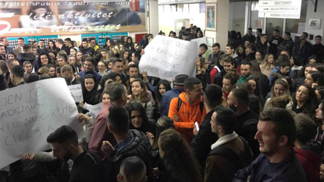 Studentët e Universitetit “Kadri Zeka” marrin përgjigjie për kërkesat për afatin e nëntorit!