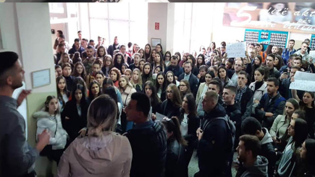 Parlamenti Studentor i Universitetit “Kadri Zeka” organizoi protestë lidhur me Afatin e Nëntorit