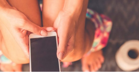 Përdorimi i telefonit në tualet krijon hemoroidet