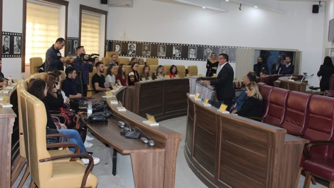 Kryetari Haziri bashkëbisedon me studentët e Universitetit të Zug të Zvicrës