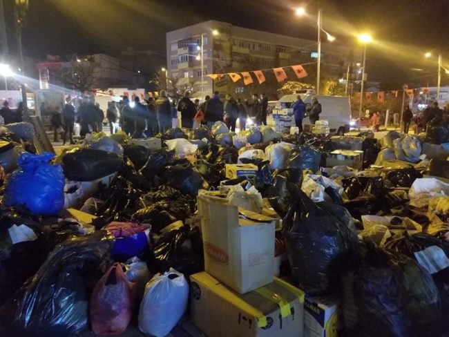 Gjilanasit tregojnë shpirtin human, mbushin qendrën e qytetit me ndihma