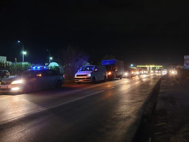 Mbi 30 kombi-bus me ndihma nisen nga Gjilani për në Shqipëri