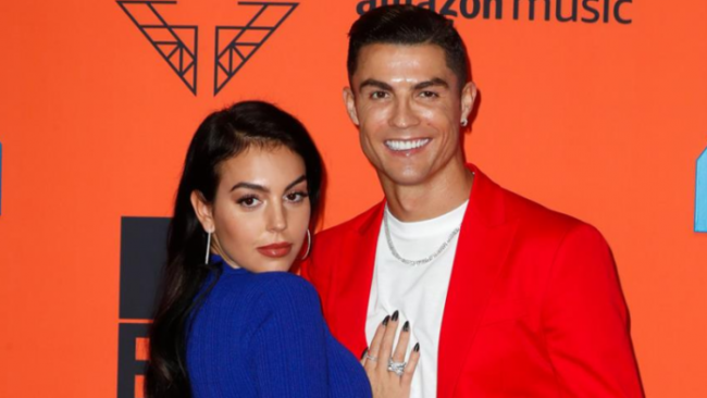 Ronaldo dhe Georgina shkëlqejnë në “MTV EMA’S 2019”, vishen si tifozët gjilanas!