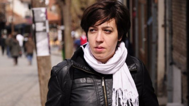 Të pikëlluar nga vdekja e regjisores Kraja, Teatri i Gjilanit anulon shfaqjen e sotshme