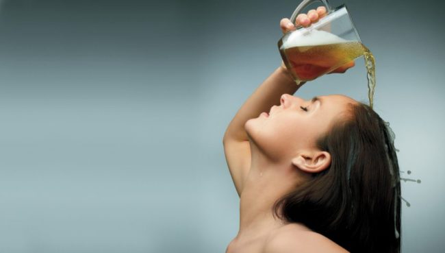 Birra i bënë mirë flokëve dhe lëkurës, ja disa maska