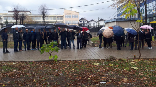 Protestuan edhe punëtorët teknik të disa shkollave të Gjilanit