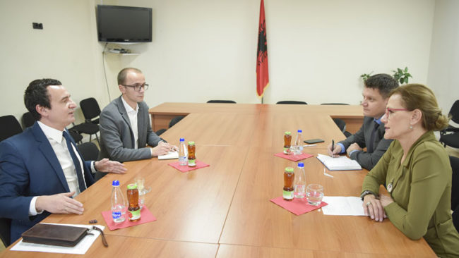 Kurti i Vetëvendosjes pret në takim ambasadoren e Kroacisë në Kosovë, Danijela Barišić