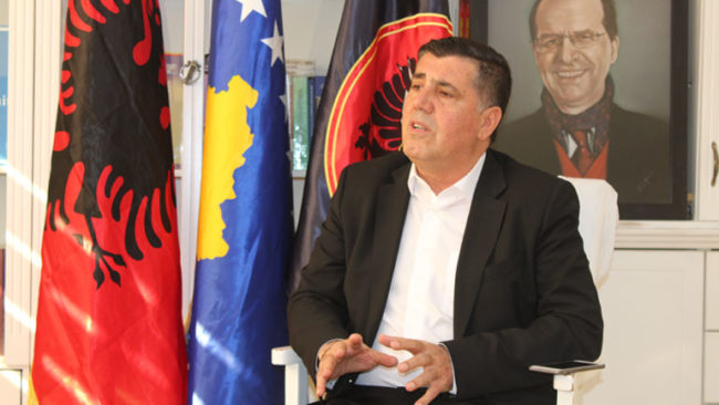 Haziri ngushëllon familjen Mustafa me rastin e ndarjes nga jeta të ish-kryetarit të Gjilanit, Shefqet Mustafa