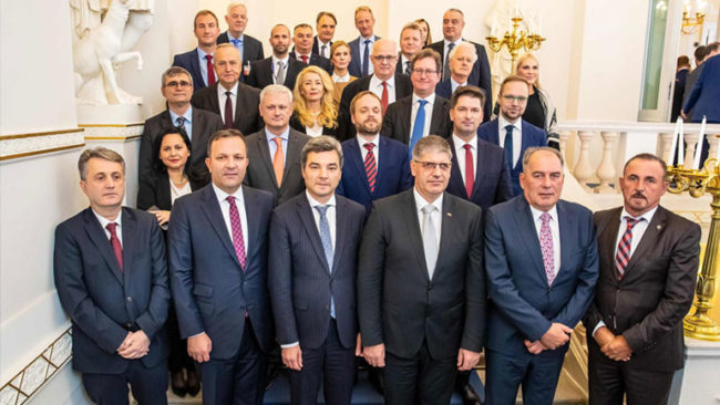 Ministri Mustafa po merr pjesë në Forumin e Salzburgut
