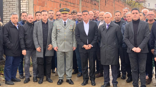 Haziri e Minxhozi vizitojnë familjen Abazi për t’i ofruar mbështetje
