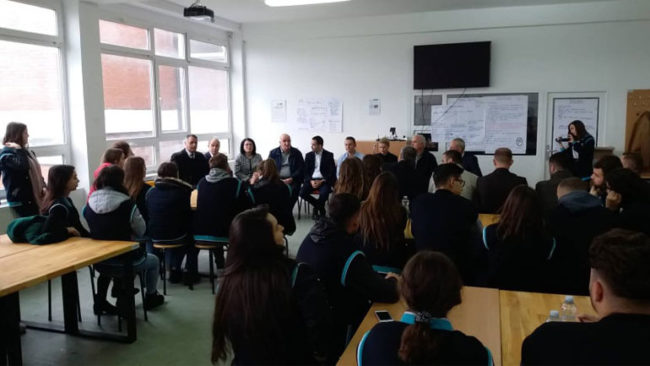 Në Viti u shënua “Java Globale e Ndërmarrësisë” me një debat me nxënësit e Gjimnazit “Kuvendi i Lezhës”