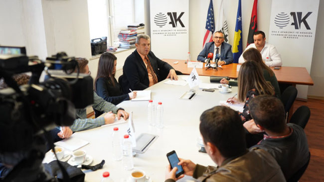 Bizneset kërkojnë uljen e tarifave nga bankat komerciale