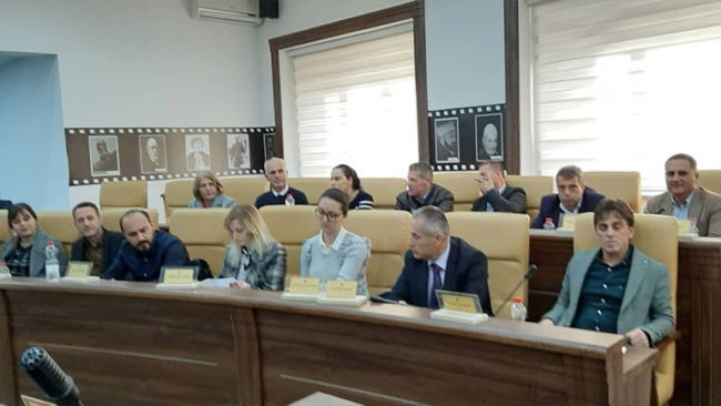Opozita nuk do të heq dorë nga seanca e jashtëzakonshme