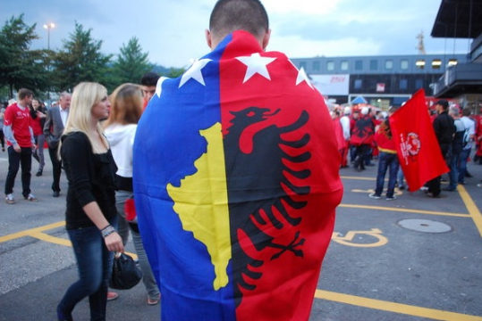 Futbollistë shqiptarë nga e mbarë bota po luten për Shqipërinë