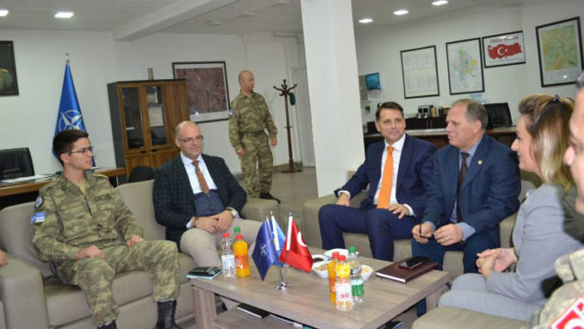 Rektori i UKZ-së ka vizituar KFOR-in turk në Gjilan