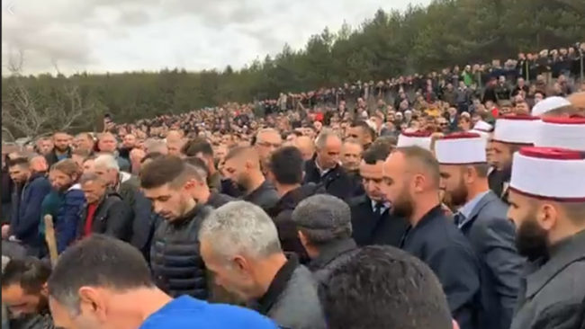 U jepet lamtumira e fundit vëllezërve Shemsedin e Isa Abazi