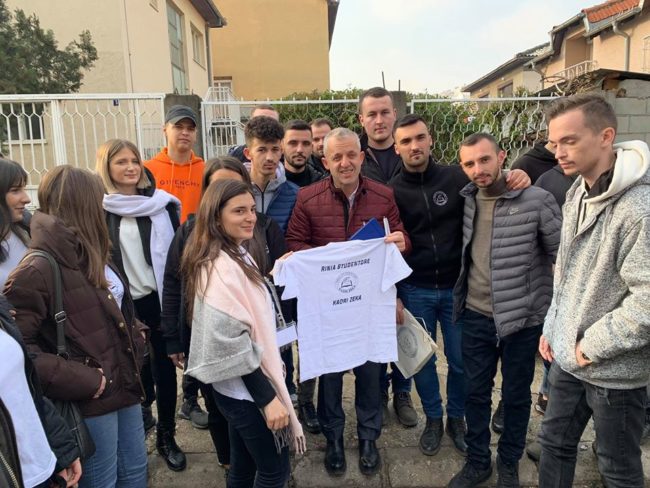 “Rinia Studentore – Kadri Zeka” dorëzuan një autobus ndihma në shoqatën “Jetimat e Ballkanit”