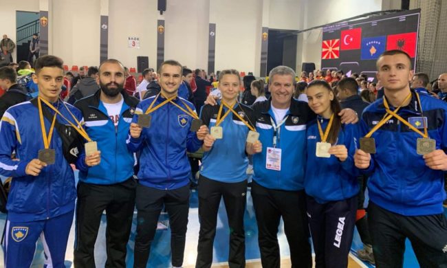 Karateistët gjilanas krenaria e Kosovës, i sjellin nëntë medalje nga Turneu Ballkanik