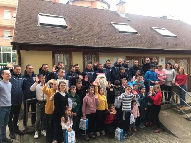 FC Drita nuk e harron zakonin e fundvitit, shpërndan dhurata për fëmijët