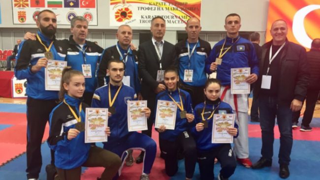 Karateistët e Dritës shkëlqejnë në turneun ndërkombëtar, kthehen me katër medalje