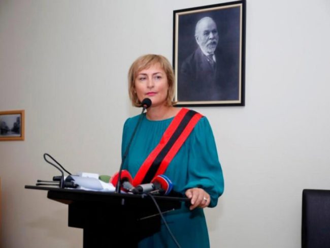 Kryetarja e Durrësit jep dorëheqjen pas gafës në media