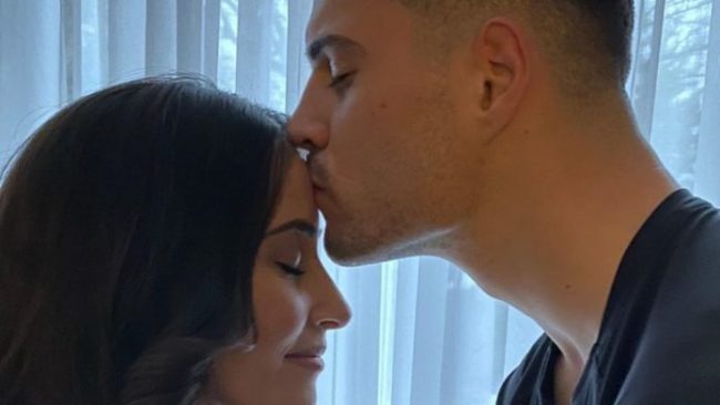 Xhaka me fjalë emocionuese për gruan dhe vajzën