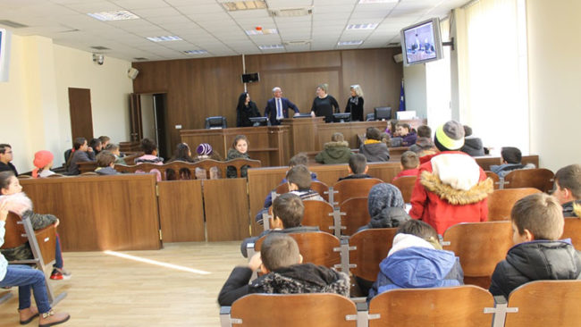 Filloristët vizitojnë Gjykatën Themelore në Gjilan